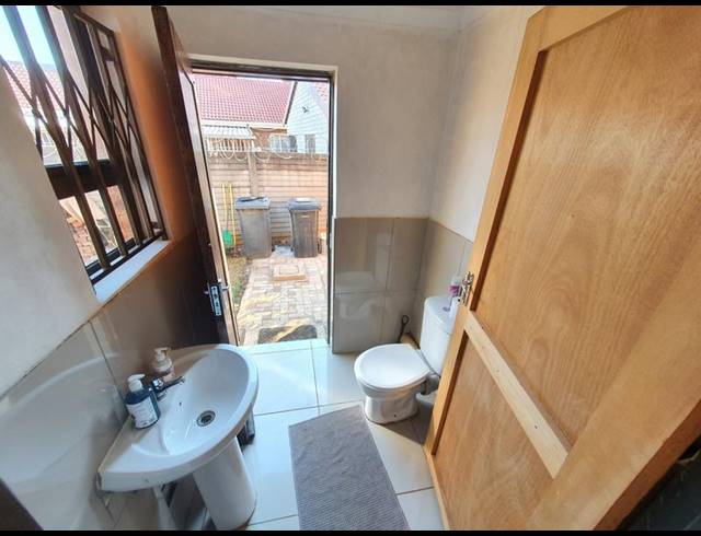 5 BEDROOM HOUSE FOR SALE IN THE ORCHARDS